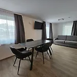 Cozy, New With 4 Beds Close To Lifts 아파트