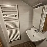Cozy, New With 4 Beds Close To Lifts *
