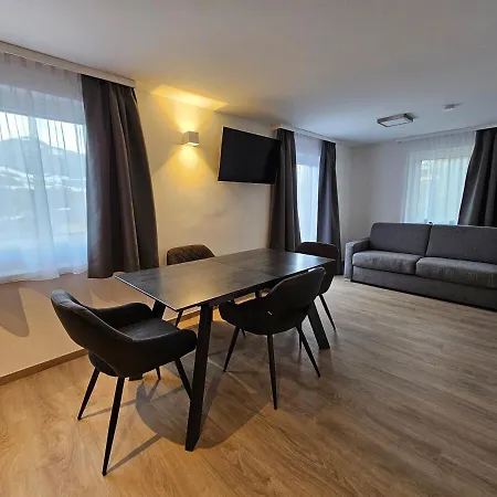 Cozy, New With 4 Beds Close To Lifts