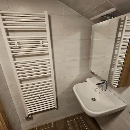 Cozy, New With 4 Beds Close To Lifts *