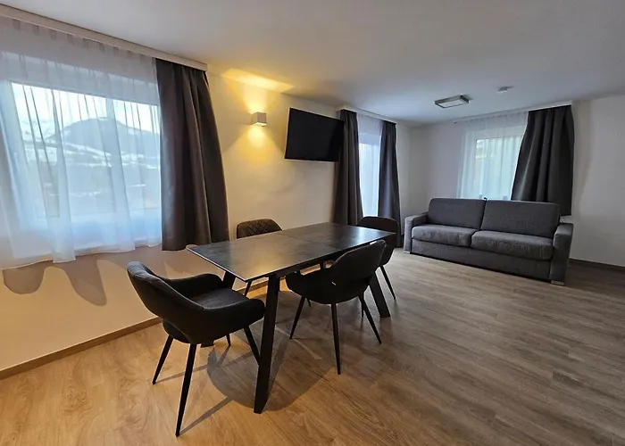 Cozy, New With 4 Beds Close To Lifts