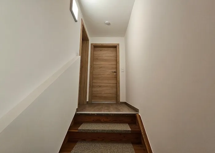 Cozy, New With 4 Beds Close To Lifts