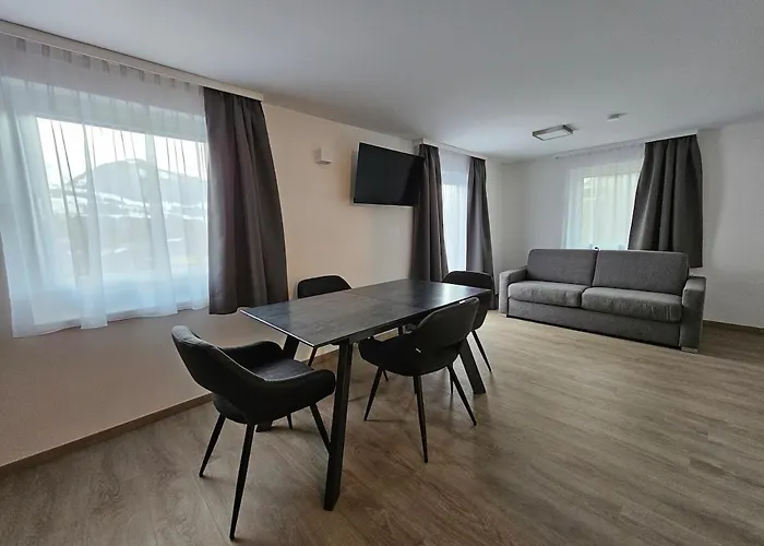 Cozy, New With 4 Beds Close To Lifts شقة