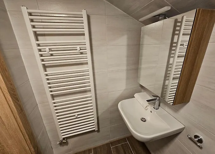 Cozy, New With 4 Beds Close To Lifts *